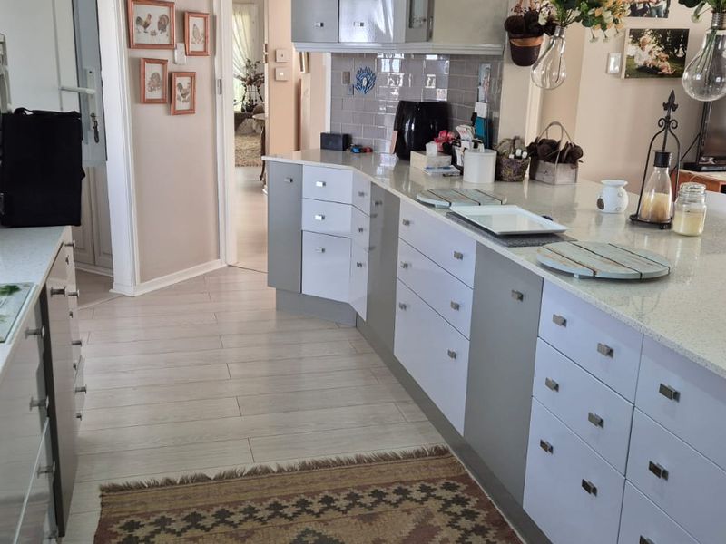 Spacious House With Flat - Central Hartenbos - Photo 4