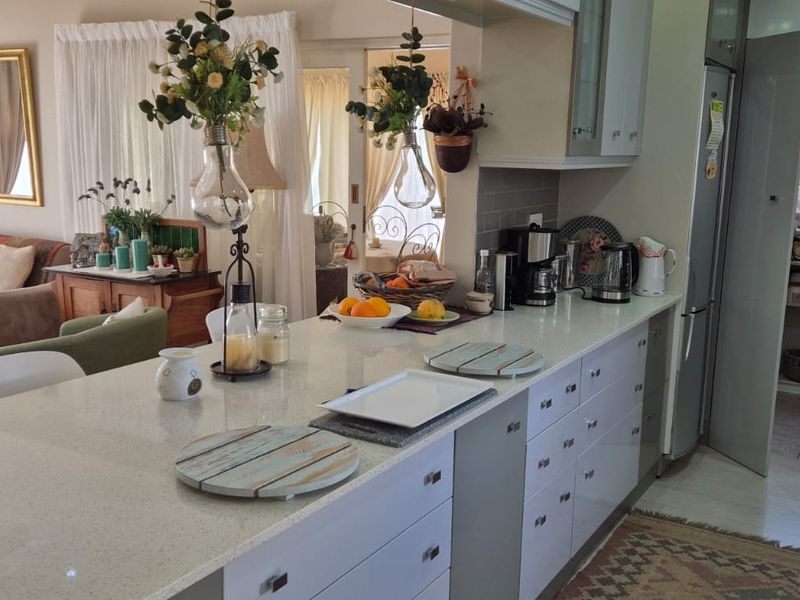 Spacious House With Flat - Central Hartenbos - Photo 3