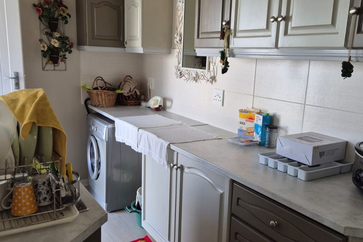 Spacious House With Flat - Central Hartenbos - Photo 5