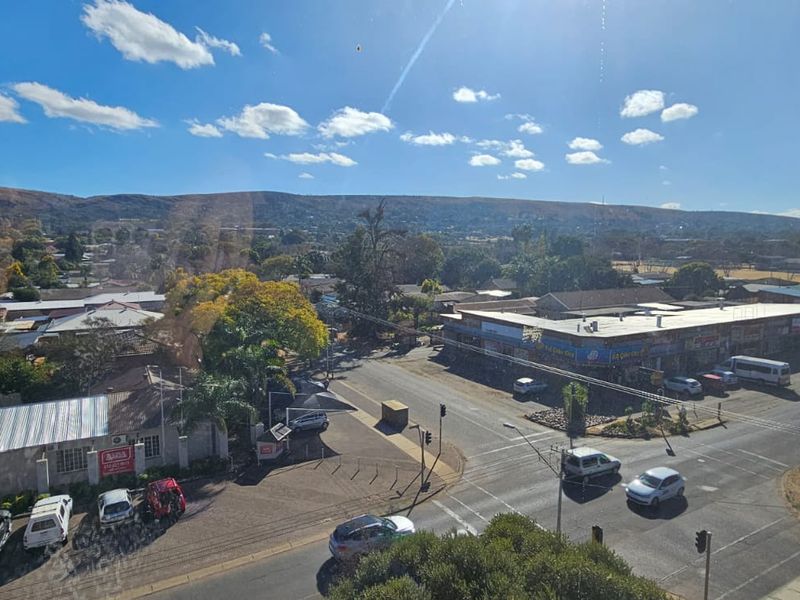 Sunny 2.5-Bedroom Flat for Sale in Villieria | R740,000 - Photo 2