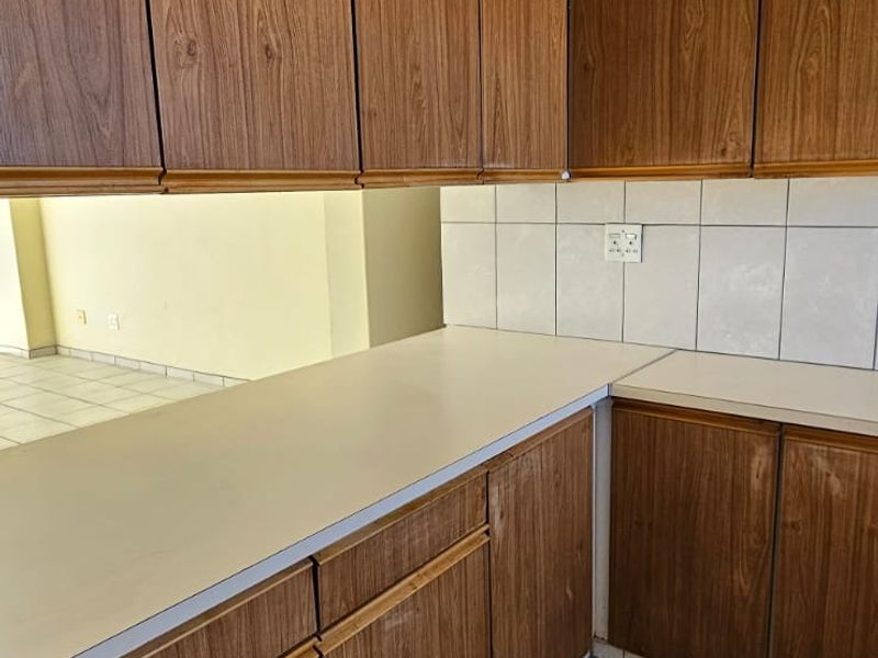 Sunny 2.5-Bedroom Flat for Sale in Villieria | R740,000 - Photo 9