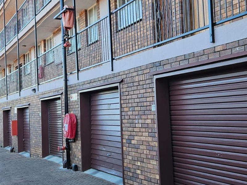 Sunny 2.5-Bedroom Flat for Sale in Villieria | R740,000 - Photo 6