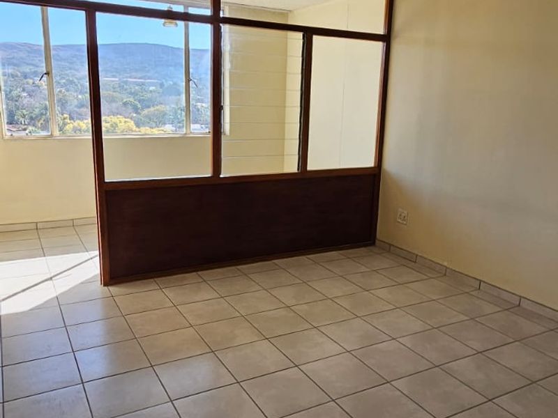 Sunny 2.5-Bedroom Flat for Sale in Villieria | R740,000 - Photo 8