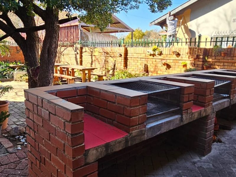 Sunny 2.5-Bedroom Flat for Sale in Villieria | R740,000 - Photo 4