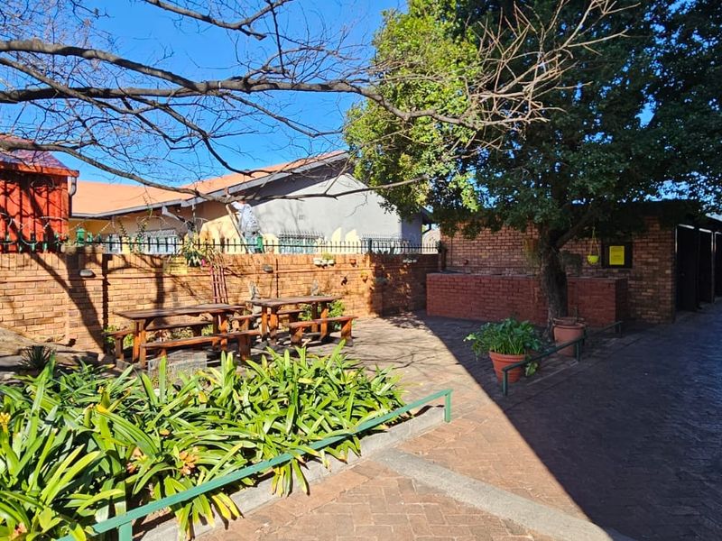Sunny 2.5-Bedroom Flat for Sale in Villieria | R740,000 - Photo 1