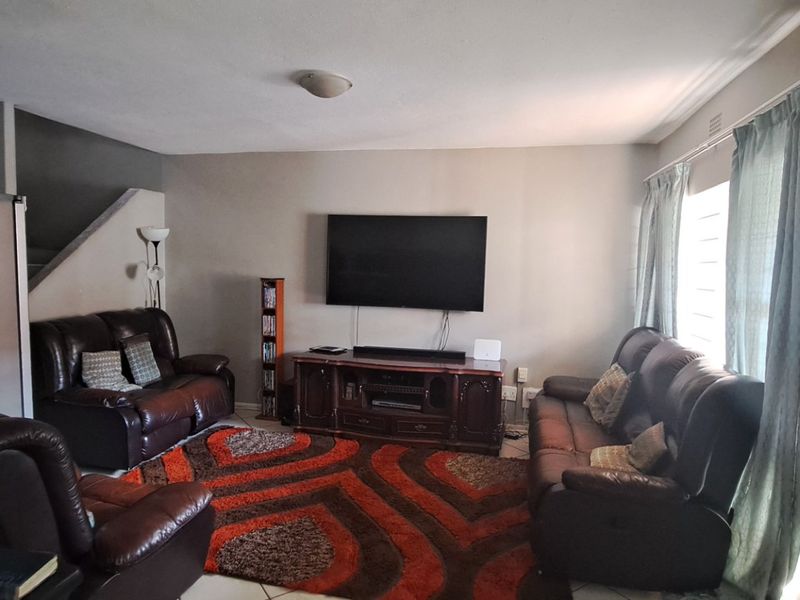 Calling All Investors & First-Time Buyers! - Photo 3