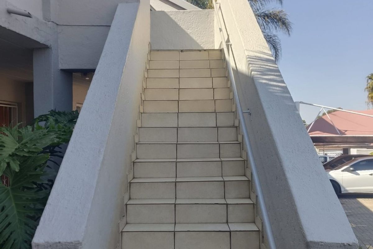 Modern Comfort Meets Effortless Everyday Living - Photo 2