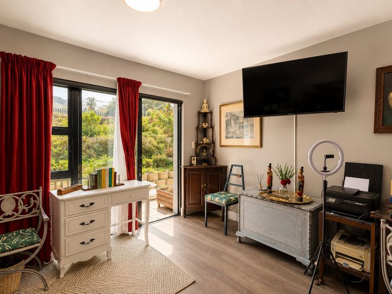 Modern Comfort Meets Prime Location Available now. - Photo 1