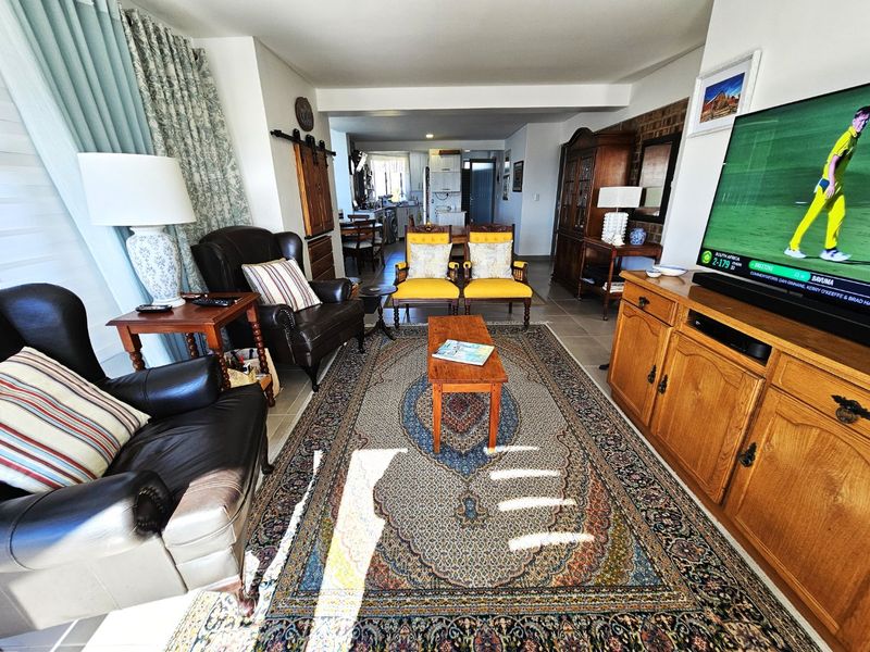 Sophisticated Coastal Living with Mountain & Bay Views - R2 754 000 - Photo 5