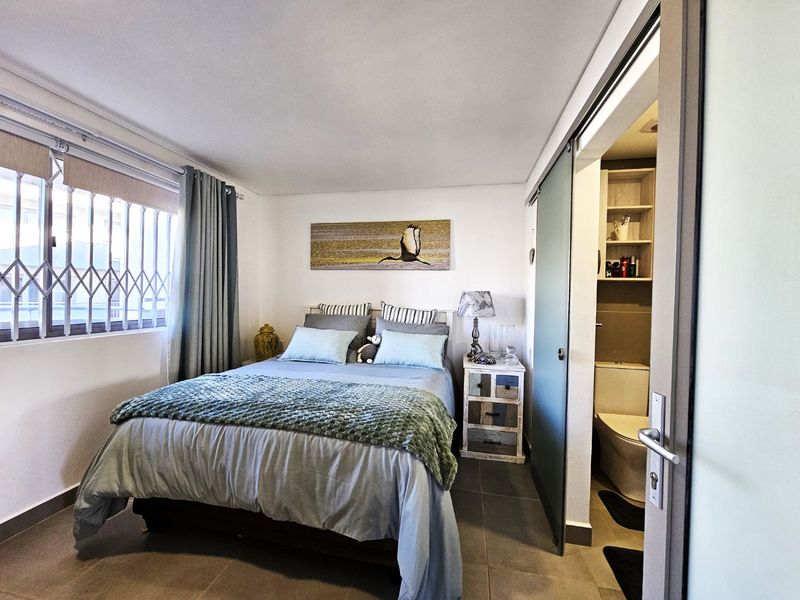 Sophisticated Coastal Living with Mountain & Bay Views - R2 754 000 - Photo 8
