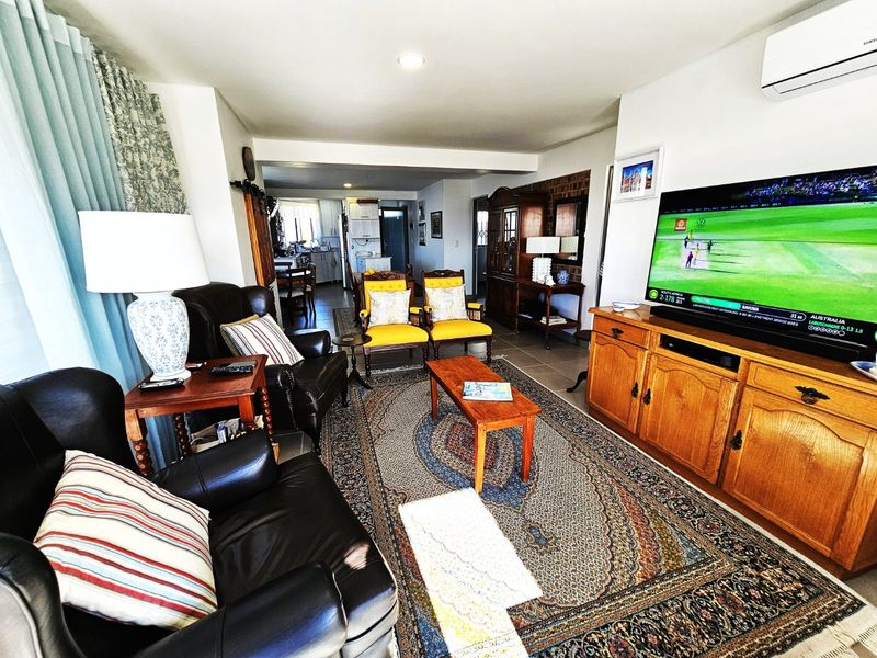 Sophisticated Coastal Living with Mountain & Bay Views - R2 754 000 - Photo 4