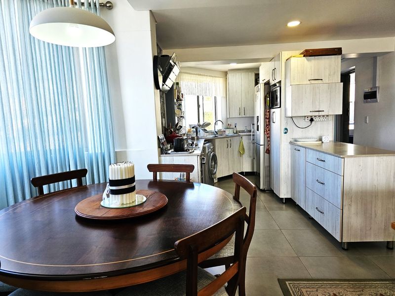Sophisticated Coastal Living with Mountain & Bay Views - R2 754 000 - Photo 7