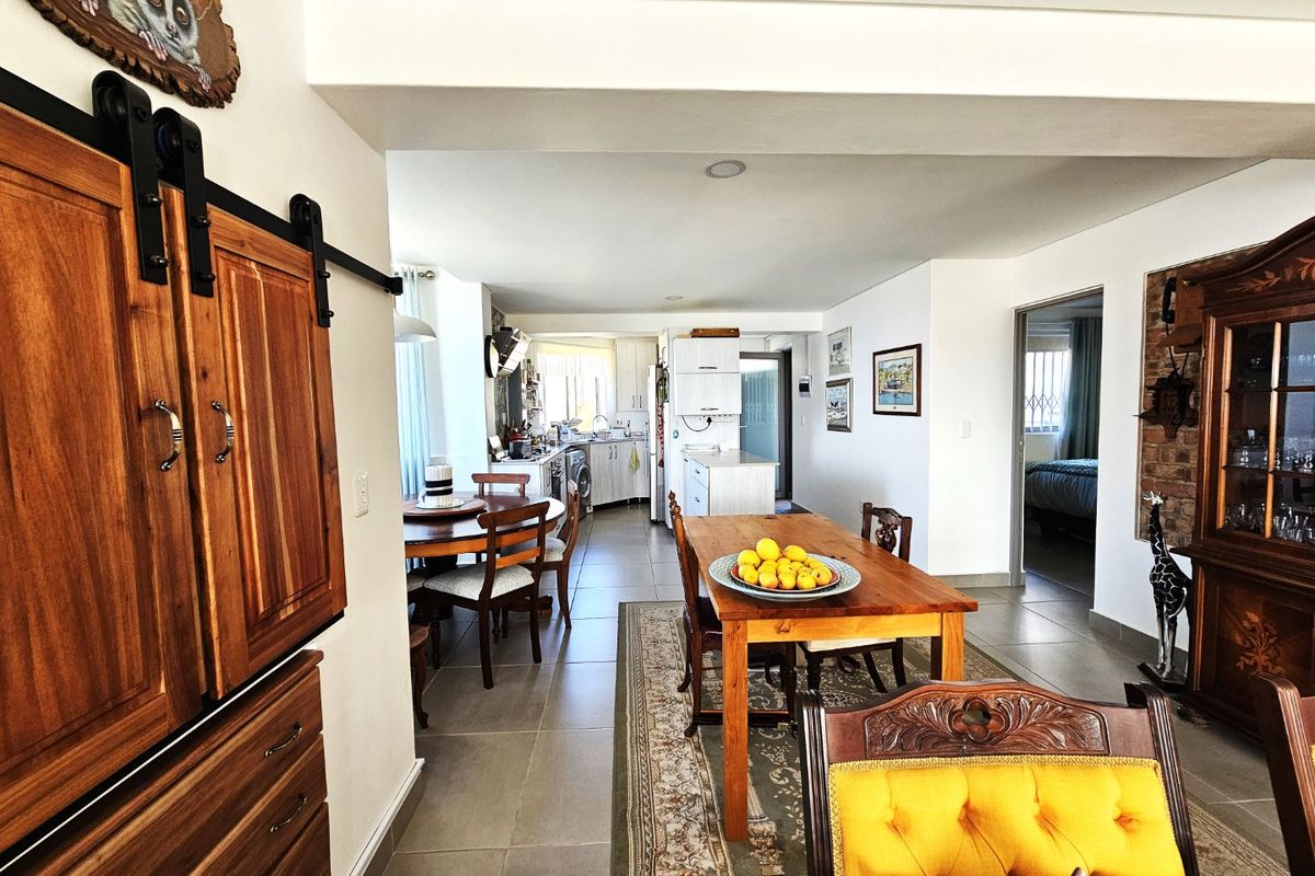 Sophisticated Coastal Living with Mountain & Bay Views - R2 754 000 - Photo 3