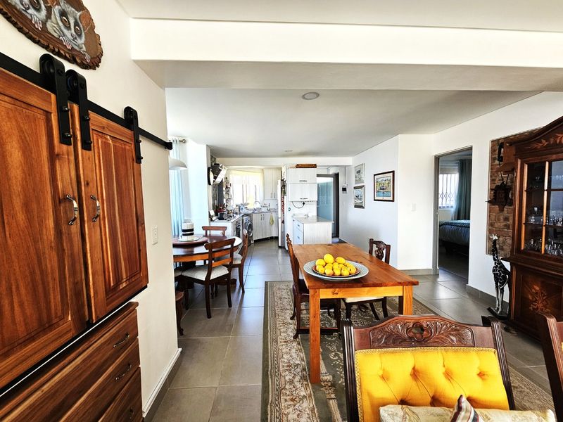 Sophisticated Coastal Living with Mountain & Bay Views - R2 754 000 - Photo 3