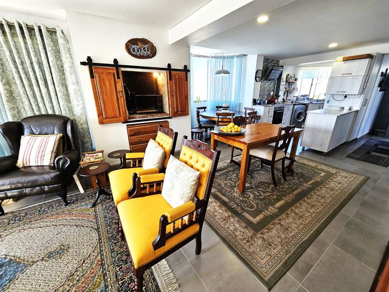 Sophisticated Coastal Living with Mountain & Bay Views - R2 754 000 - Photo 3