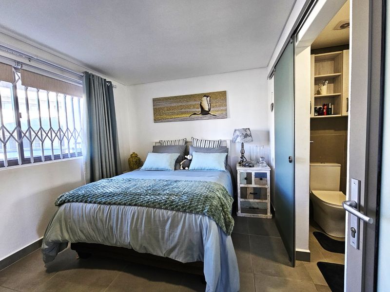 Sophisticated Coastal Living with Mountain & Bay Views - R2 754 000 - Photo 9