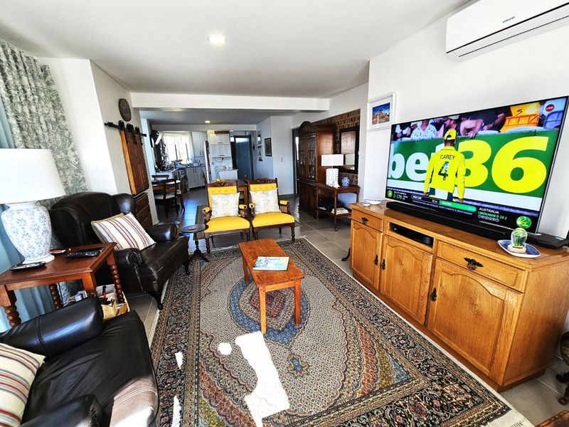 Sophisticated Coastal Living with Mountain & Bay Views - R2 754 000 - Photo 7