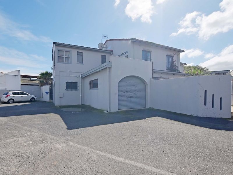 Centrally situated! Spacious 3-Bedroom Duplex For Sale   - Photo 3