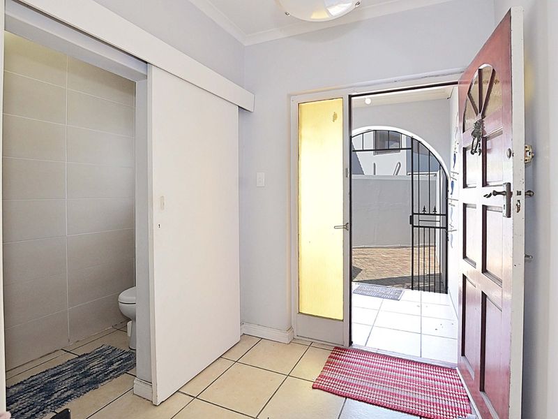 Centrally situated! Spacious 3-Bedroom Duplex For Sale   - Photo 4