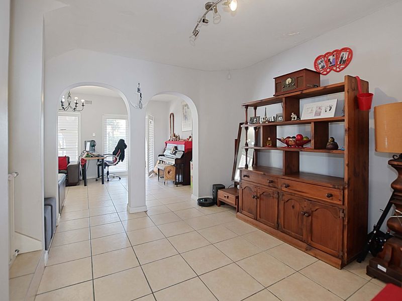 Centrally situated! Spacious 3-Bedroom Duplex For Sale   - Photo 9