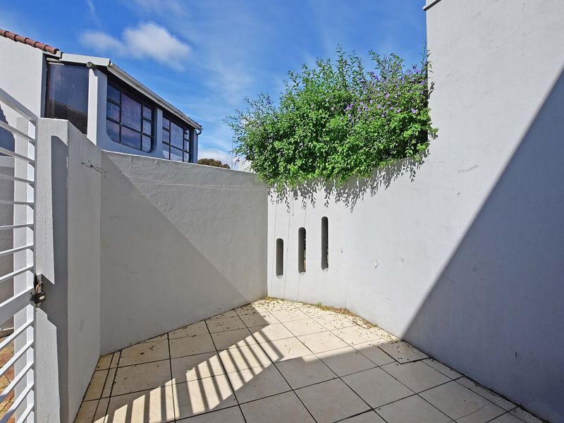 Centrally situated! Spacious 3-Bedroom Duplex For Sale   - Photo 8