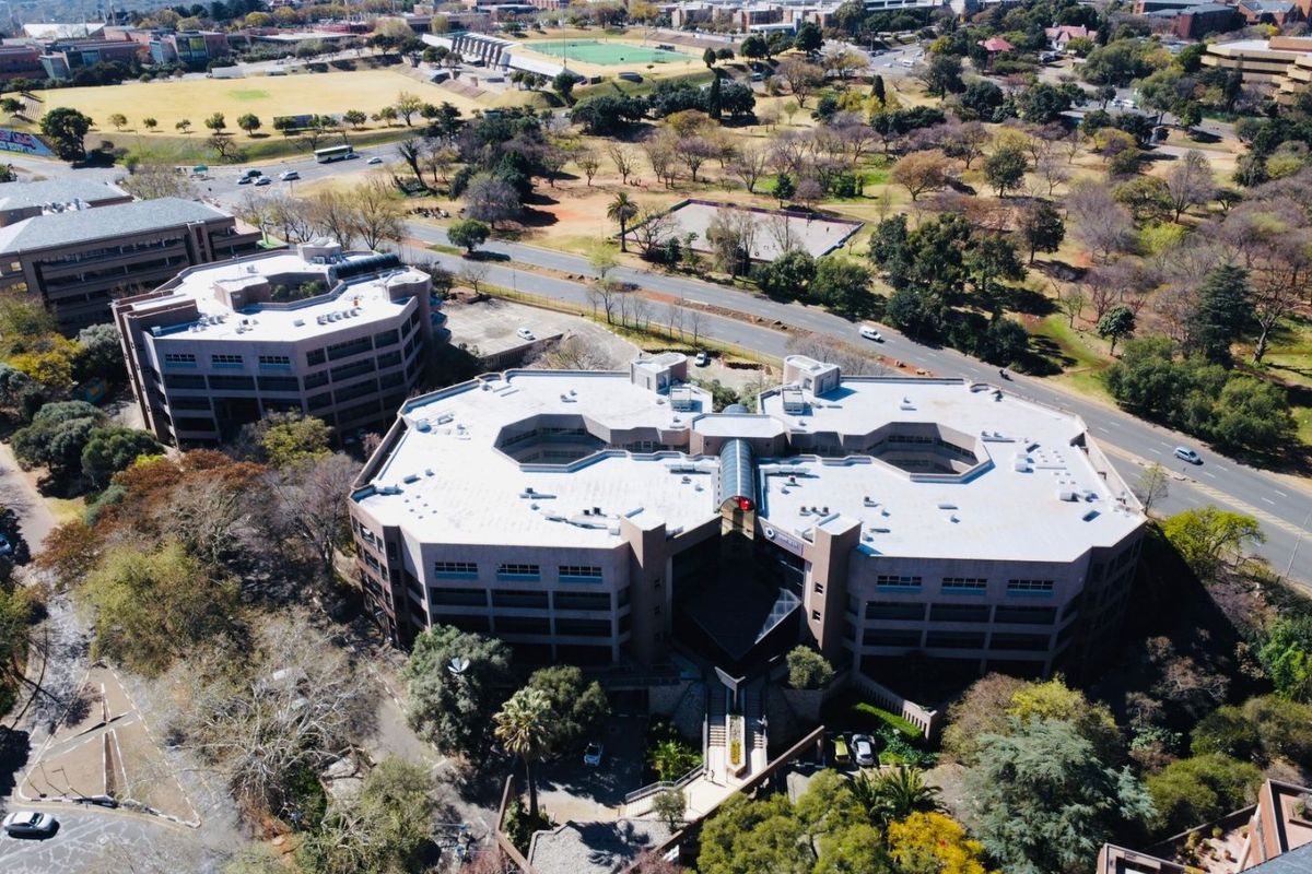 ENTIRE PREMIER OFFICE PARK FOR SALE: Parktown, Johannesburg - Photo 4