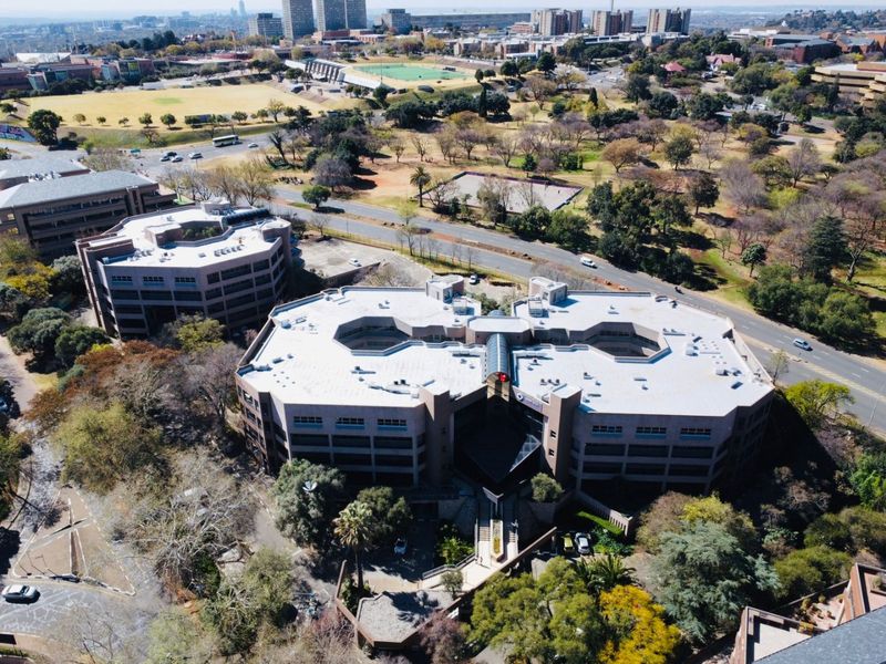 ENTIRE PREMIER OFFICE PARK FOR SALE: Parktown, Johannesburg - Photo 4
