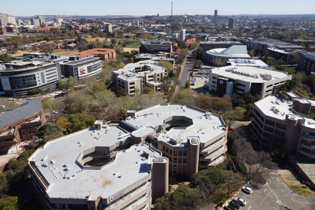 ENTIRE PREMIER OFFICE PARK FOR SALE: Parktown, Johannesburg - Photo 5