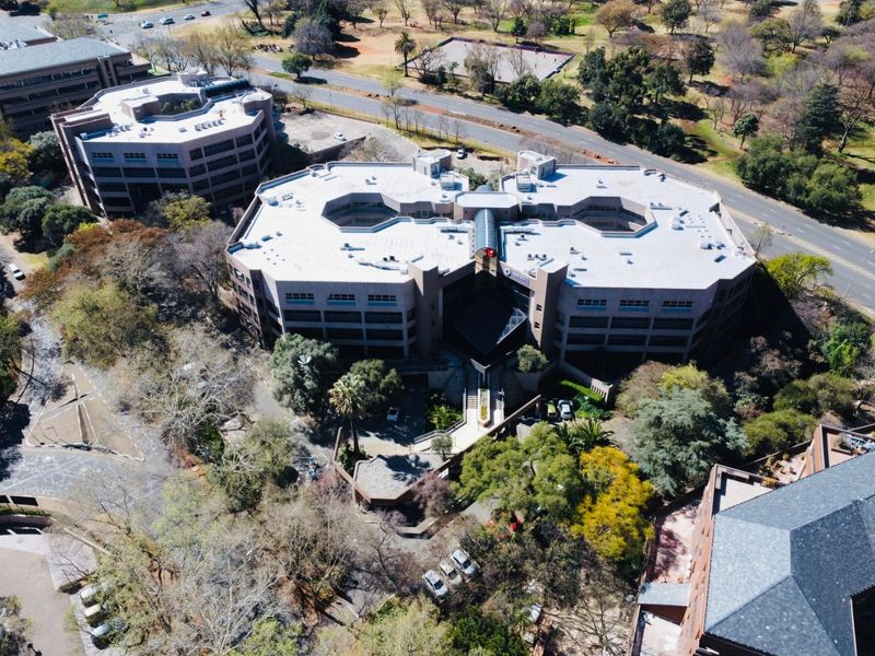 ENTIRE PREMIER OFFICE PARK FOR SALE: Parktown, Johannesburg - Photo 3