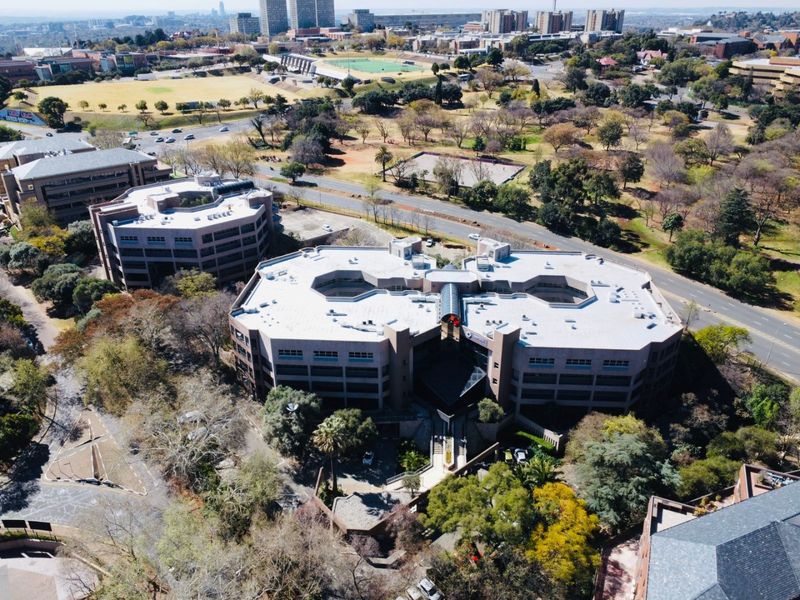 ENTIRE PREMIER OFFICE PARK FOR SALE: Parktown, Johannesburg - Photo 2