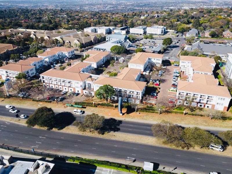 Prime Office Park Investment in Bryanston – 9,625m2 - Photo 2