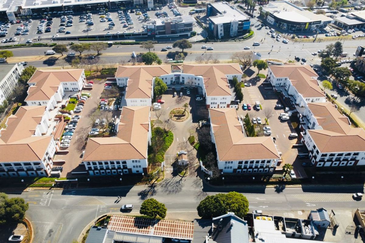 Prime Office Park Investment in Bryanston – 9,625m2 - Photo 3