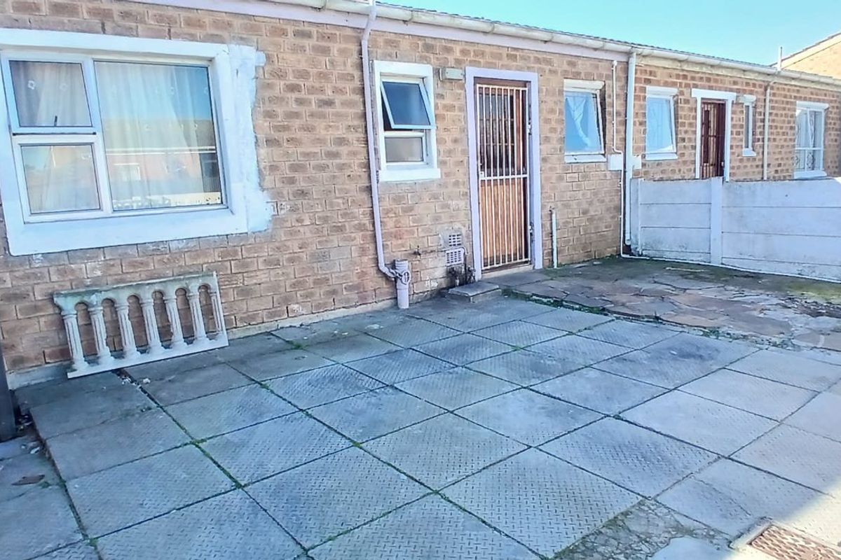 Three bedroom spacious house for sale - Photo 2