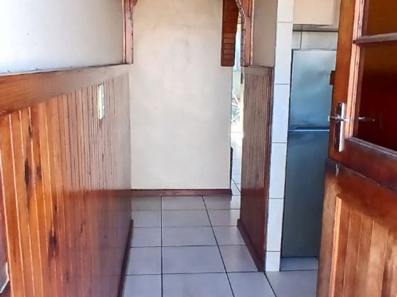 Three bedroom spacious house for sale - Photo 4