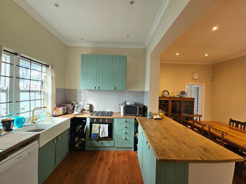 Lovely Victorian style home situated on a 222 square metre plot - Photo 9