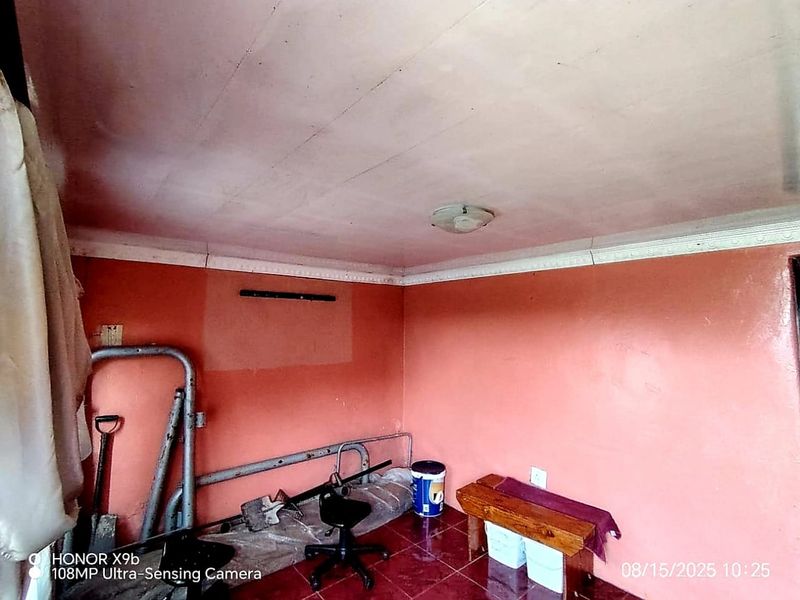 2 Bedroom House for Sale in Mdantsane - Photo 9