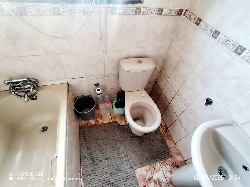 2 Bedroom House for Sale in Mdantsane - Photo 4