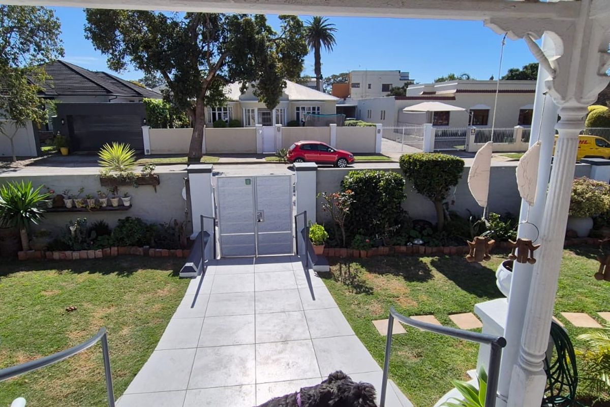 Large modernized grand old lady with full flat - Photo 2