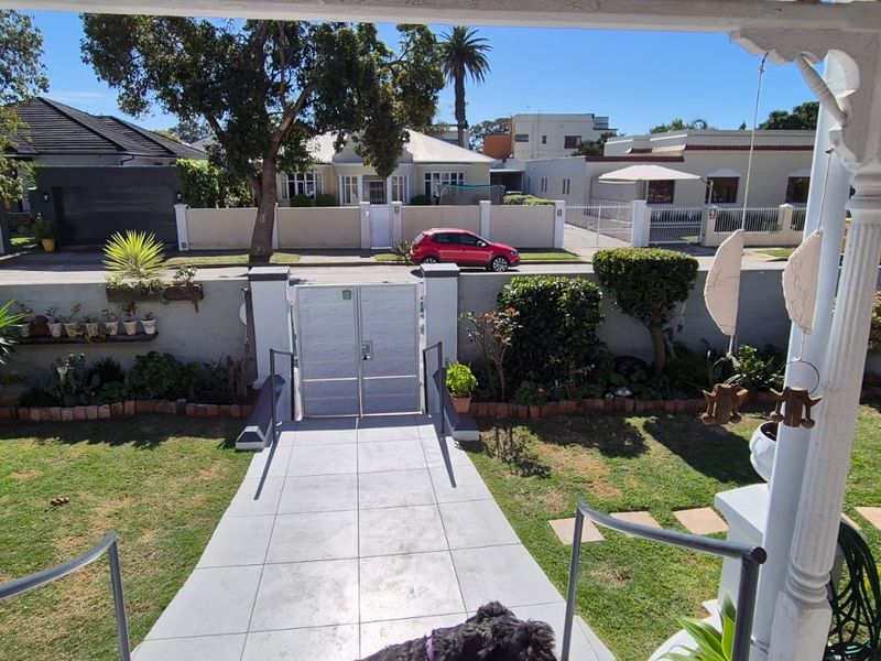 Large modernized grand old lady with full flat - Photo 2