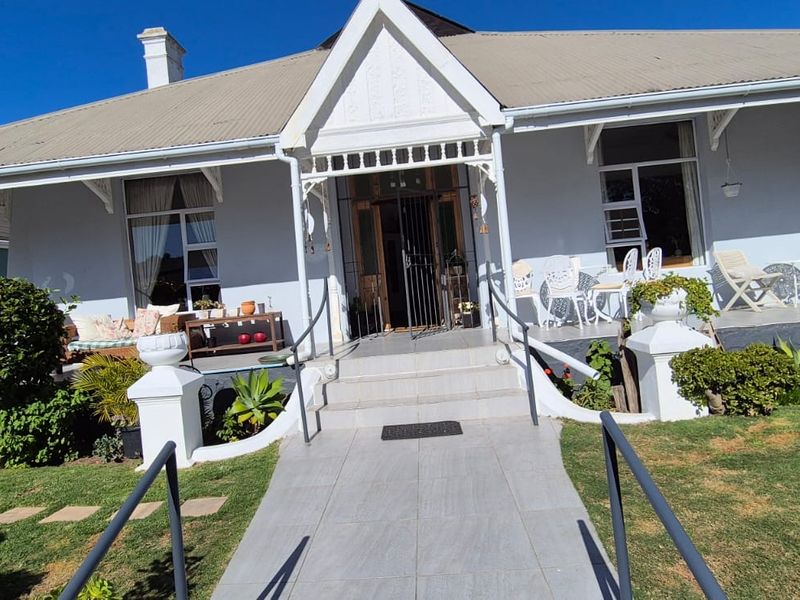 Large modernized grand old lady with full flat - Photo 6