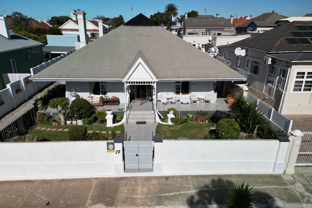 Large modernized grand old lady with full flat - Photo 4