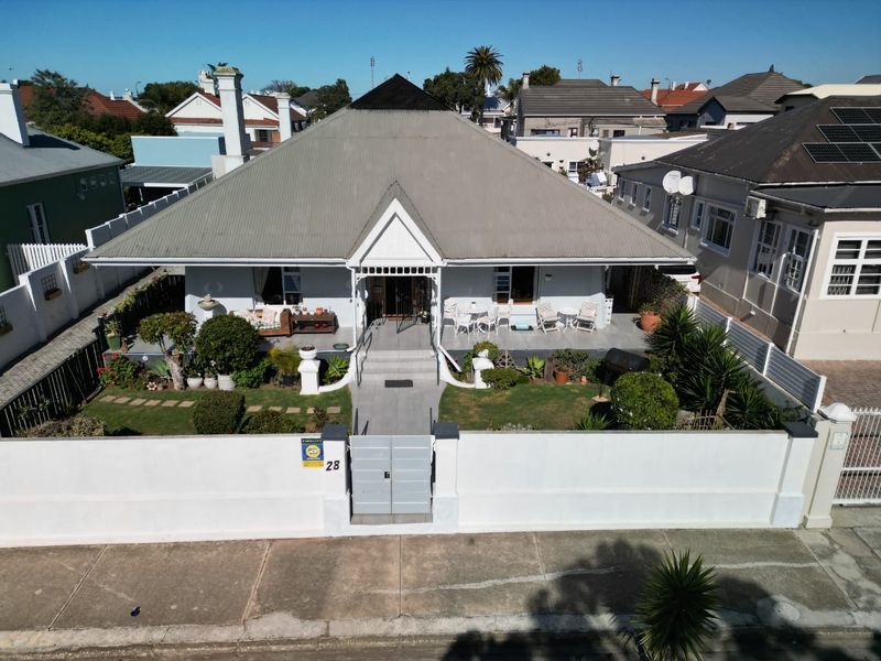 Large modernized grand old lady with full flat - Photo 4