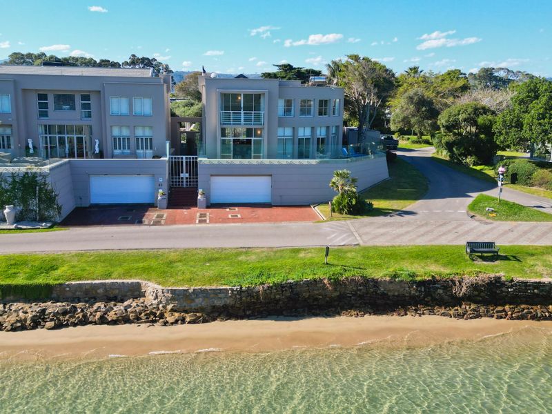 Contemporary & Stately - Photo 5