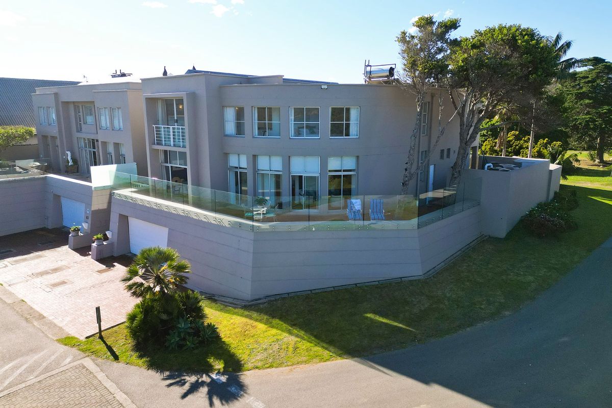 Contemporary & Stately - Photo 4