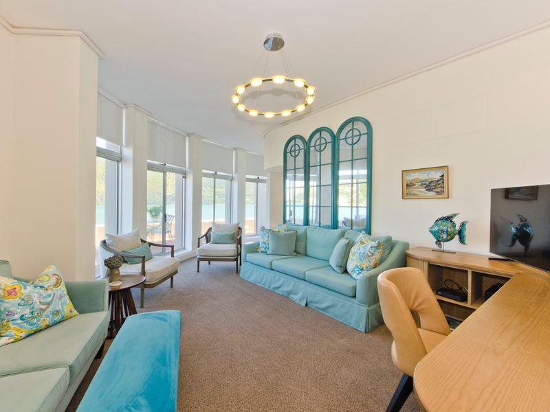 Contemporary & Stately - Photo 9