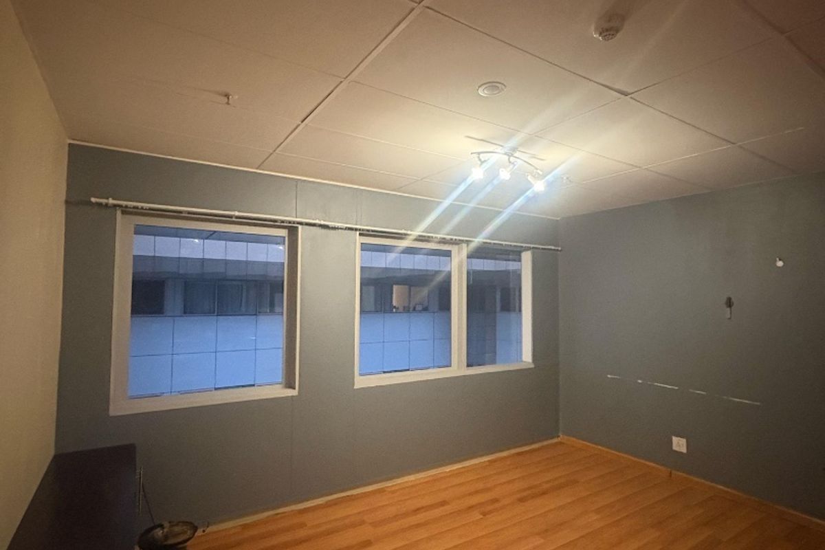 Cozy Bachelor Apartment for Sale in The Colosseum - Photo 4