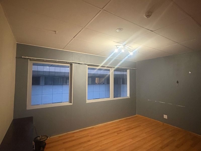 Cozy Bachelor Apartment for Sale in The Colosseum - Photo 4