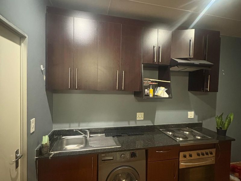 Cozy Bachelor Apartment for Sale in The Colosseum - Photo 2