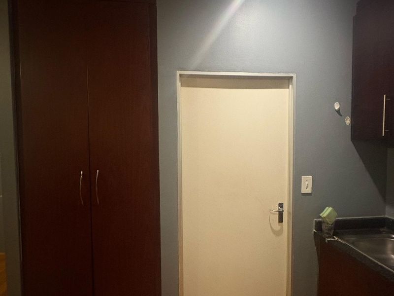 Cozy Bachelor Apartment for Sale in The Colosseum - Photo 8