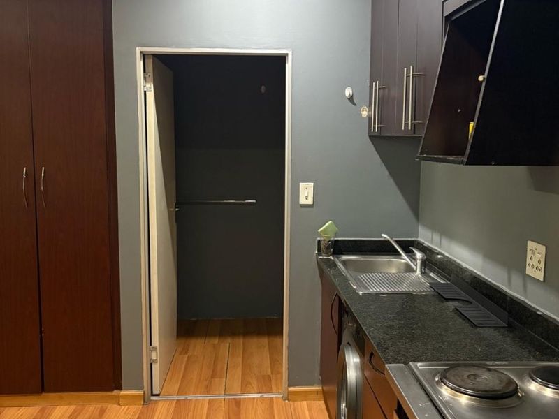 Cozy Bachelor Apartment for Sale in The Colosseum - Photo 7